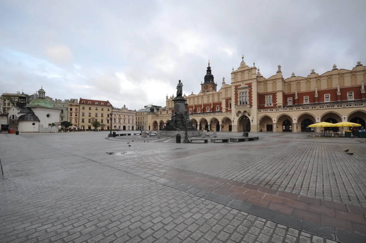 Plaza del mercado y Lonja de los Paños de Cracovia